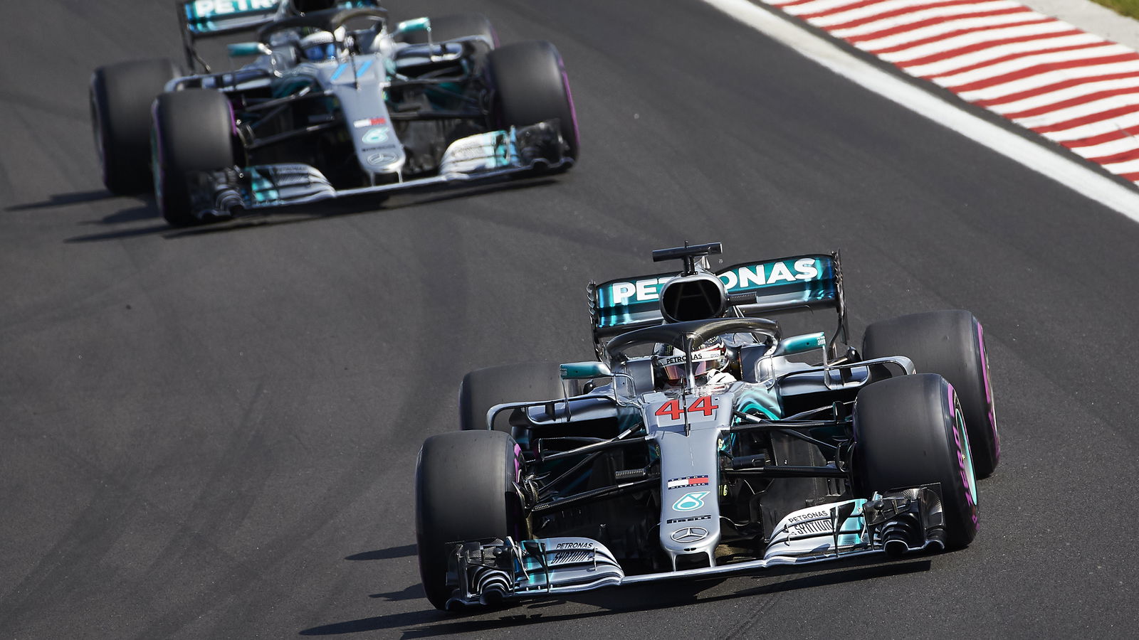 Mercedes sekarang lebih kompetitif di balapan F1 panas